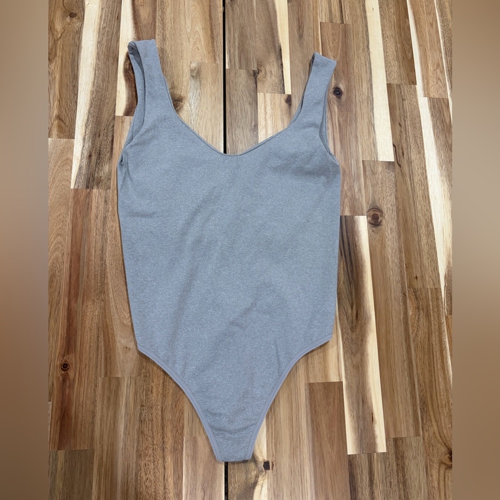 Free People Light Gray bodysuit size M 💕